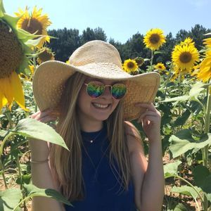 Meet your Posher, Elise